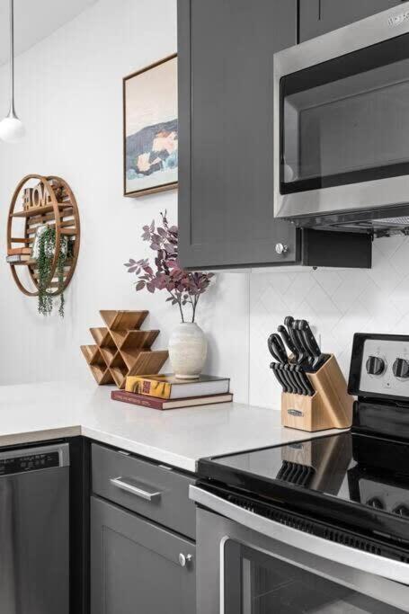 Apartment Stunning Near Broad Ripple Cozysuites Indianapolis
